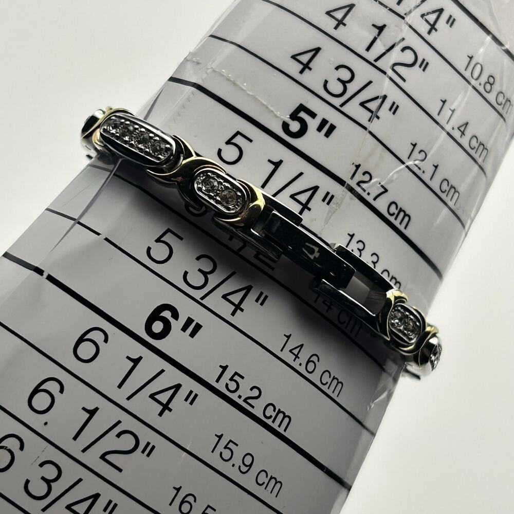 Bulova Two Tone Crystals Mother Pearl Dial Women’s Watch Working New Battery - Picture 8 of 8